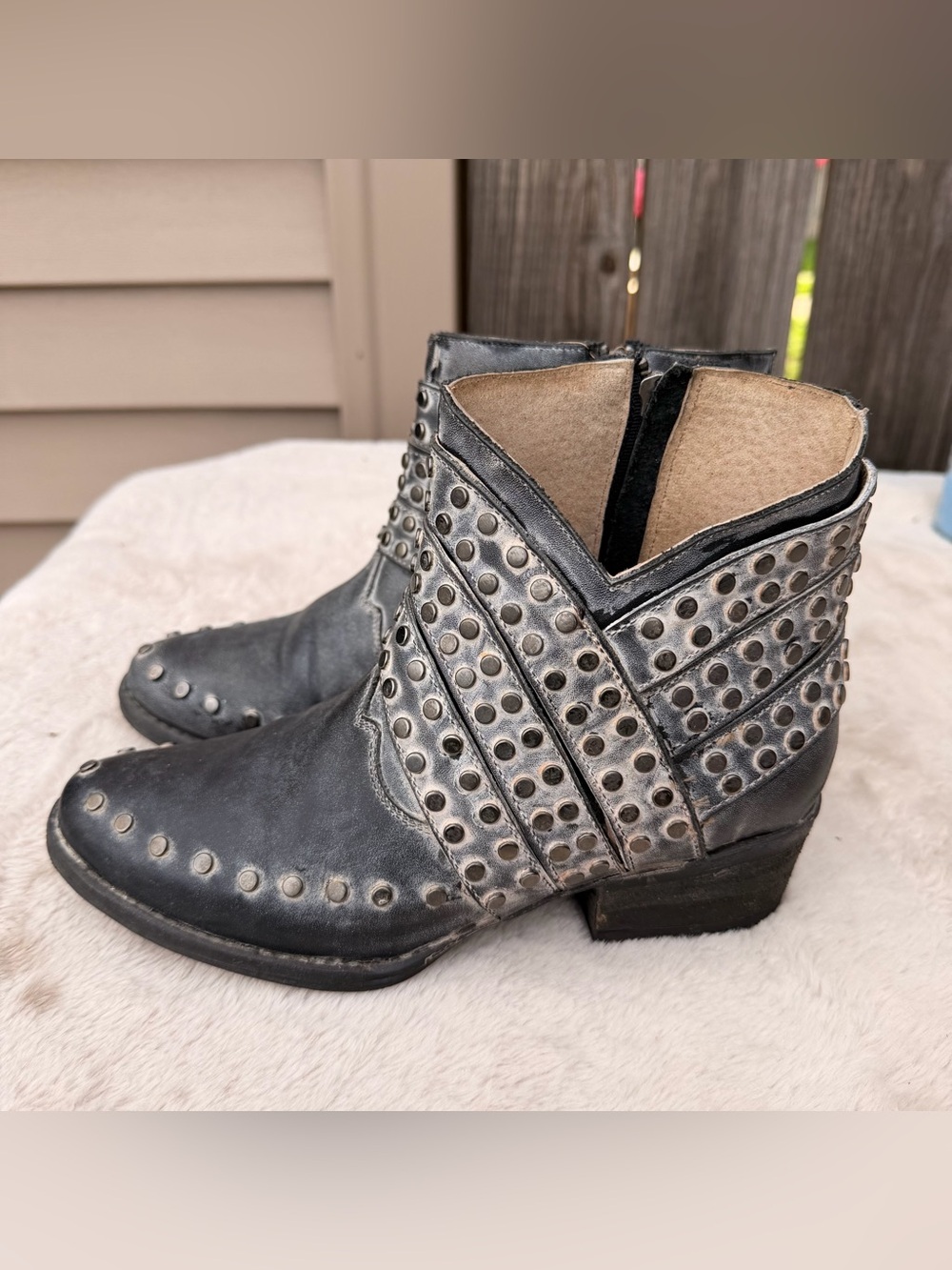 Circle G Studded Ankle Booties Size 7.5